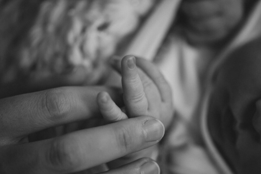 Servizio Fotografico newborn a domicilio dettaglio manina